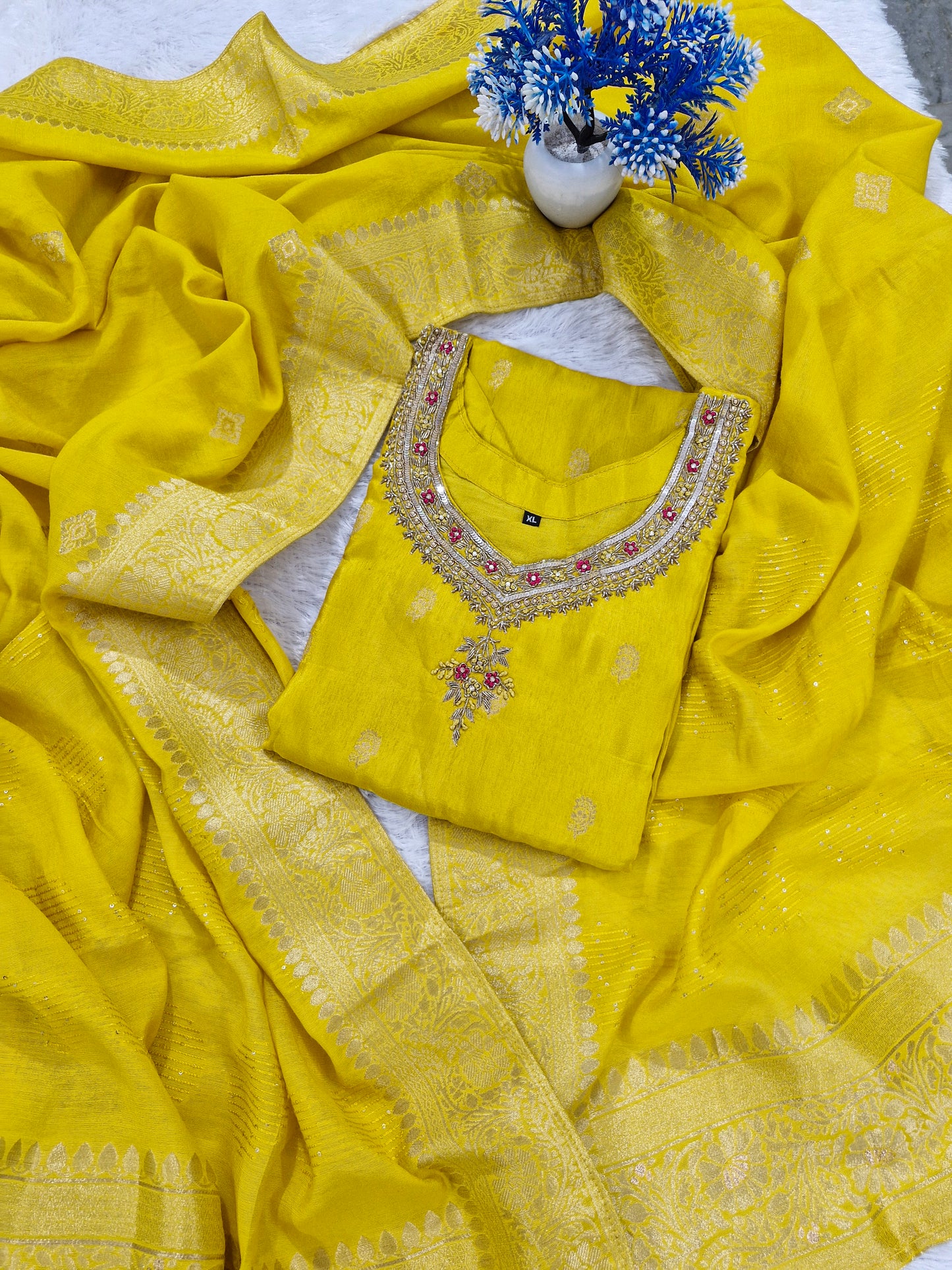 Exquisite yellow silk pant suit