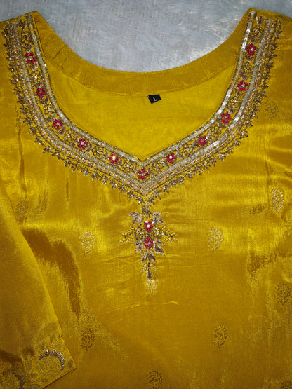 Exquisite yellow silk pant suit