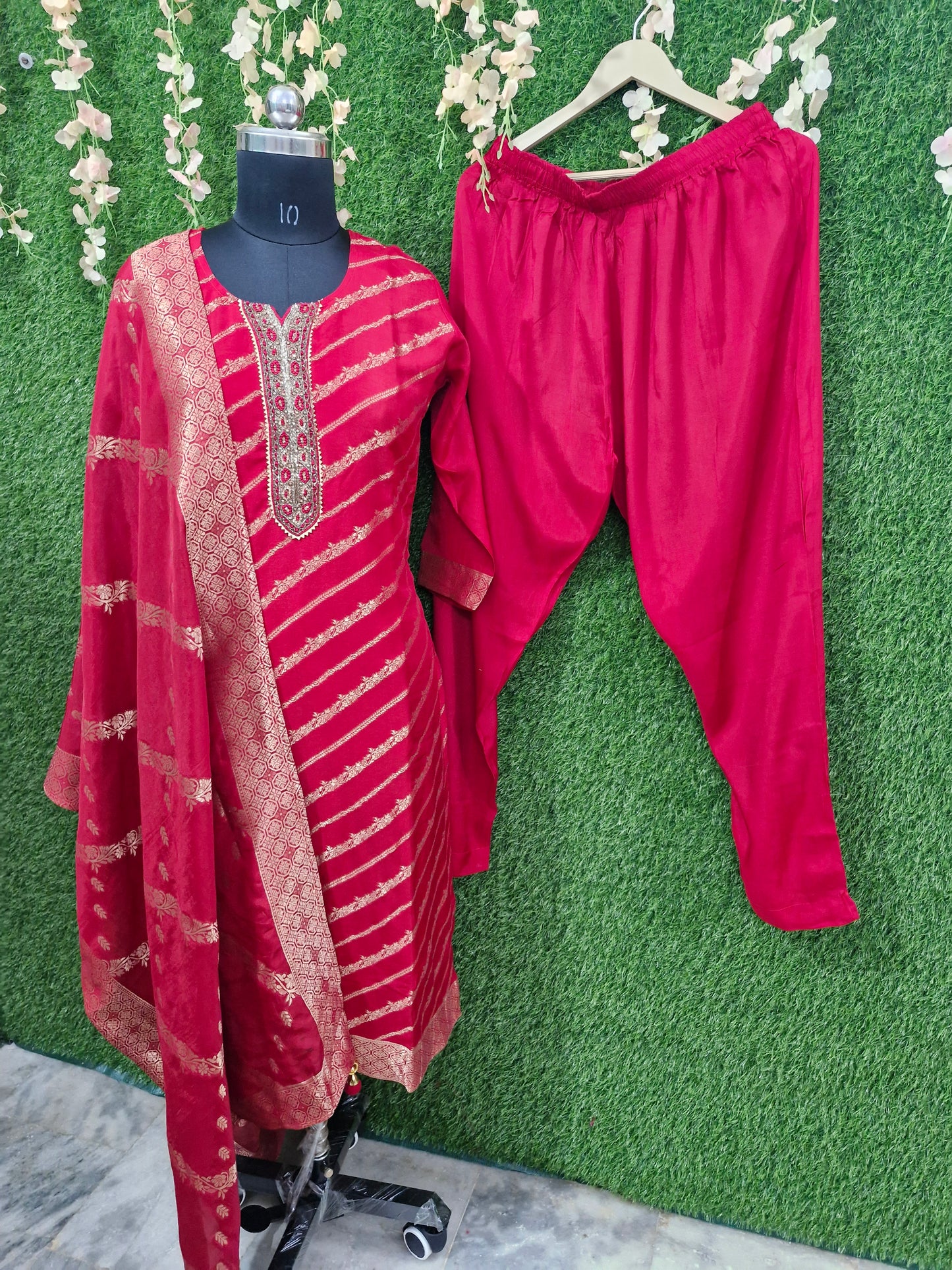 Regal Red Banarasi Elegance" Embroidered Three-Piece Suit Set