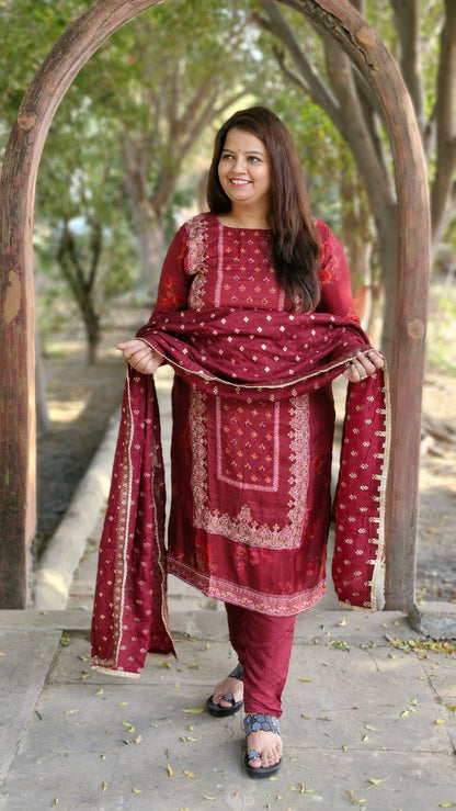 Elegant three-piece maroon suit